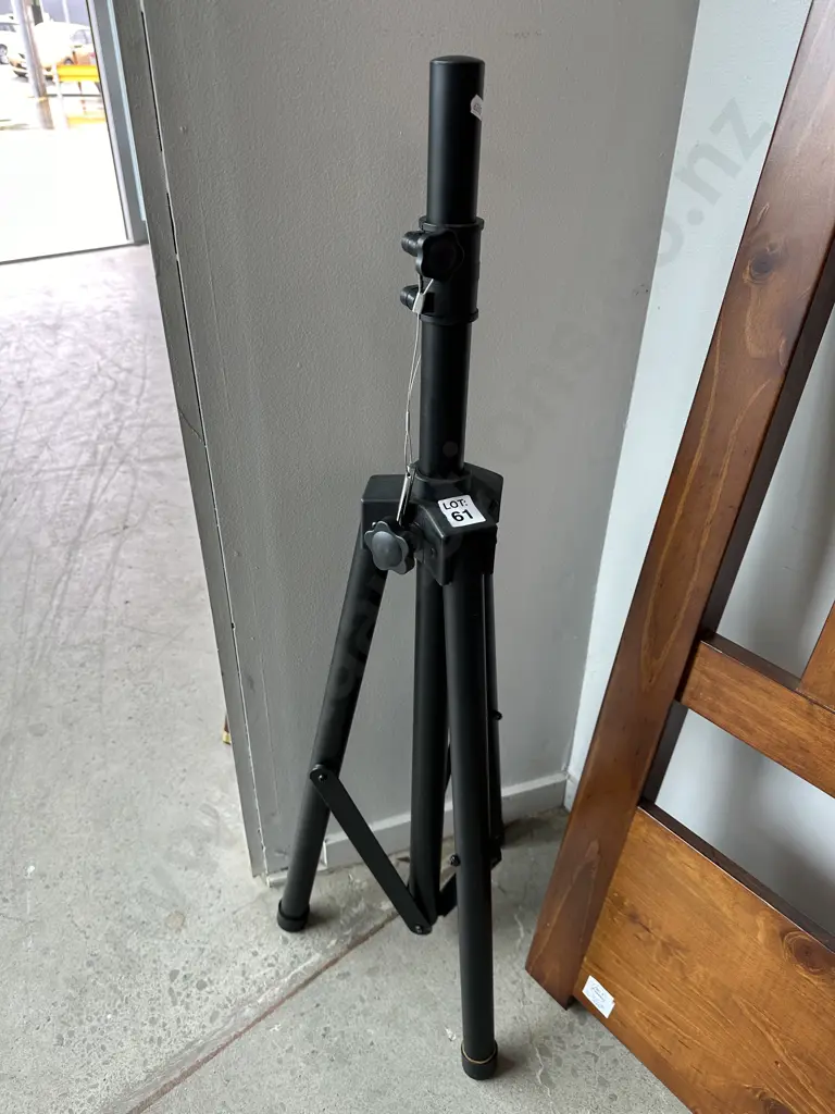 tripod stand Image 1++