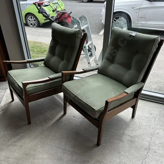 Pr vintage lounge chairs
