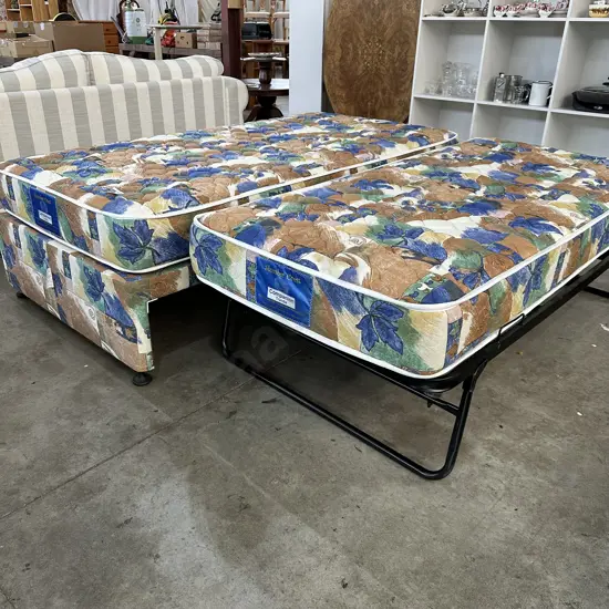 Excellent condition Slumber Crest King single with roll out trundler