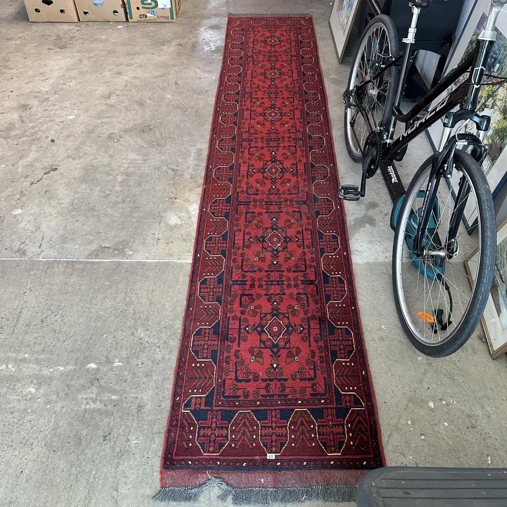 Persian hall runner - excellent condition 3900 x 700 Image 1++