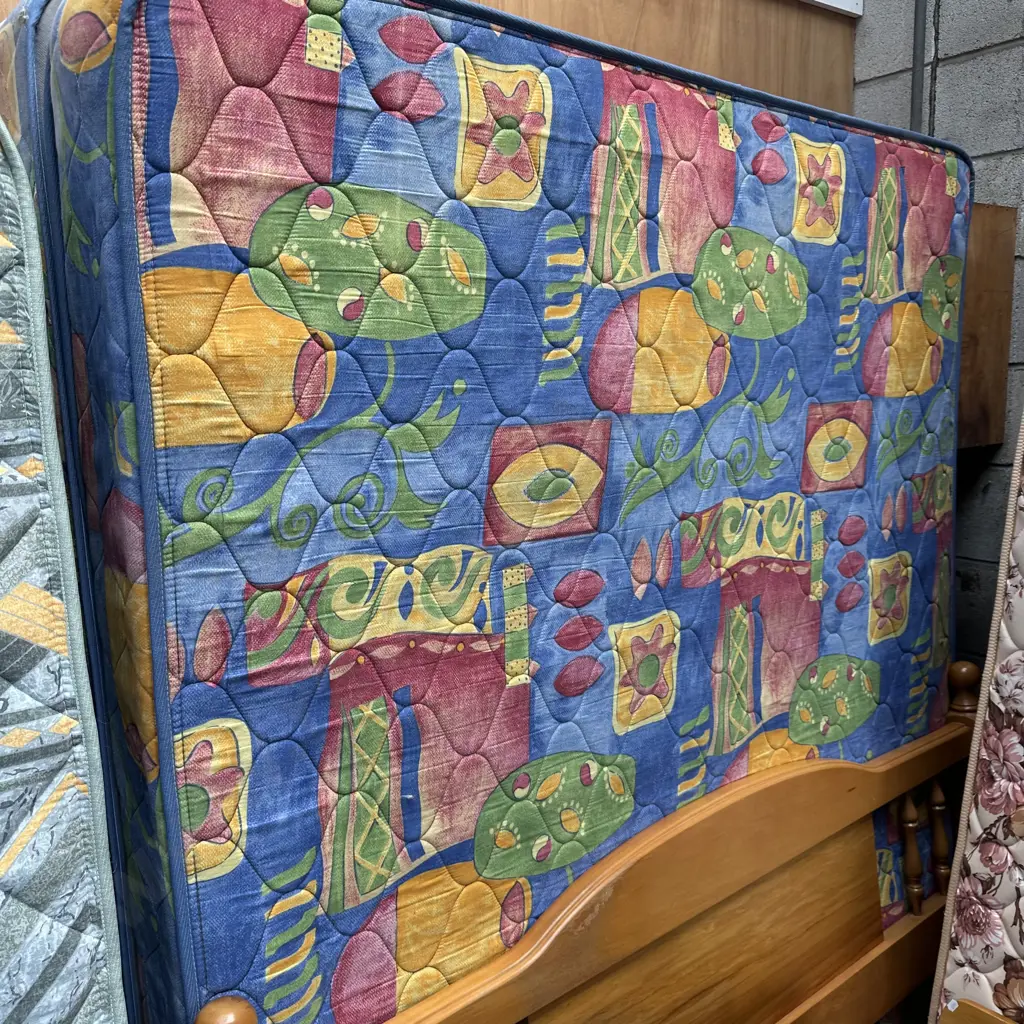 Queen bed and headboard Image 1++