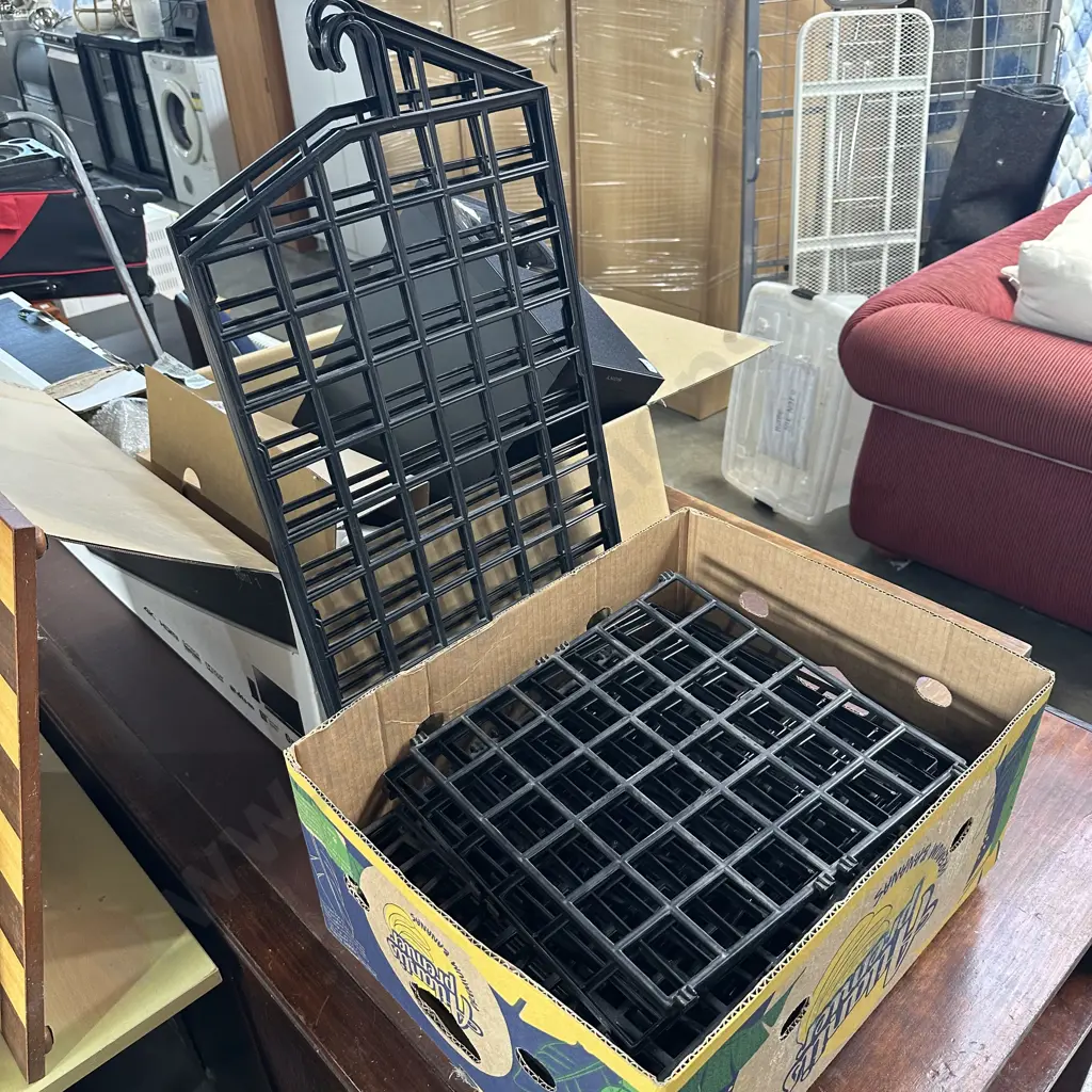 hanging mini wardrobe Image 1++