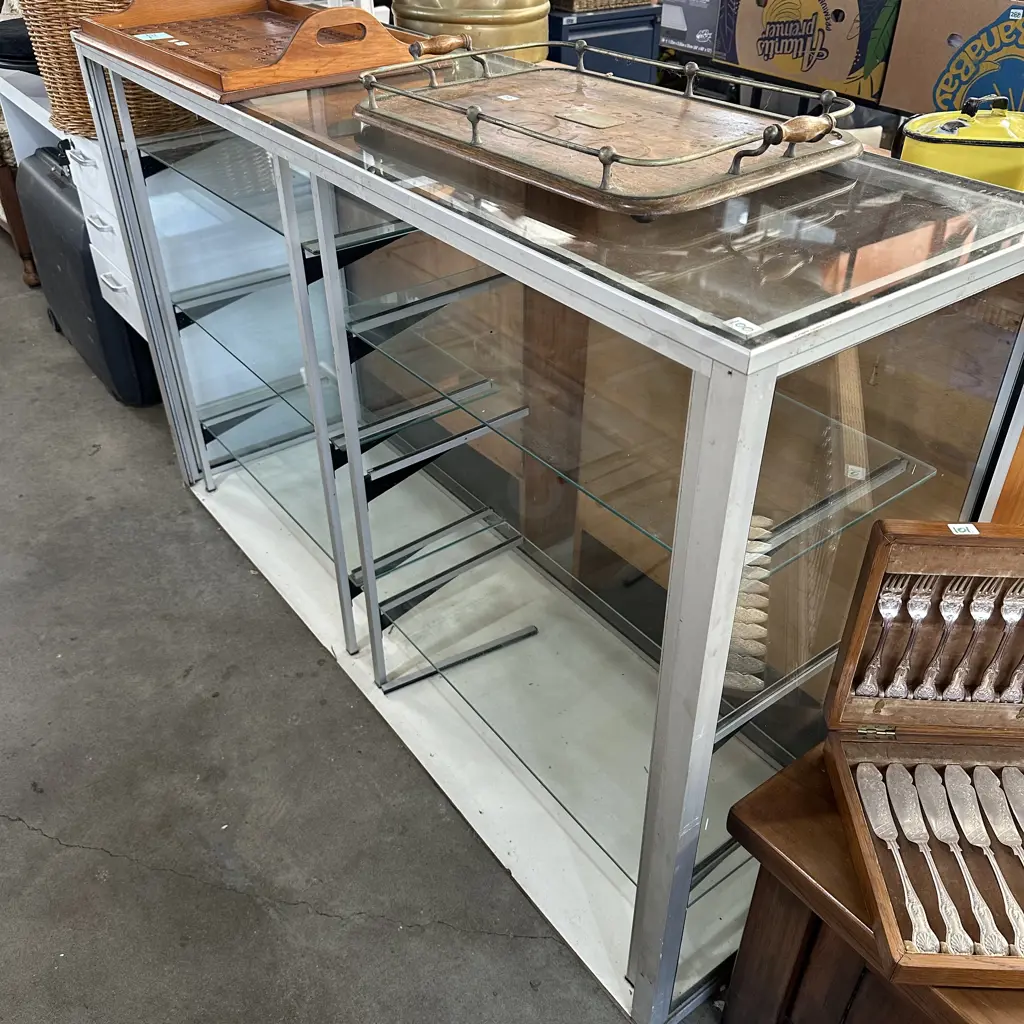 Glass display Image 1++