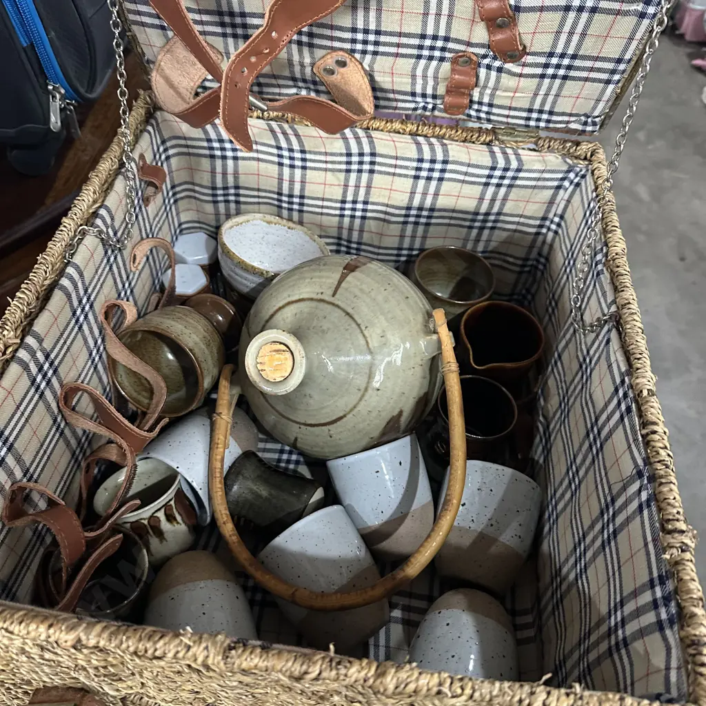 picnic basket and pottery Image 1++
