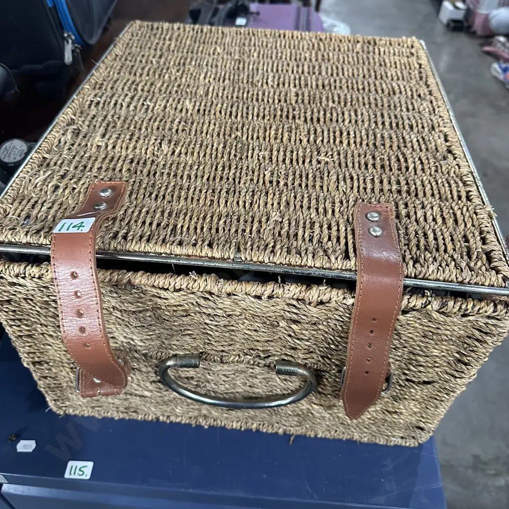 picnic basket and pottery Image 1++