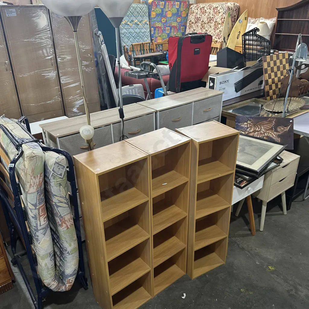 3 cube shelves and 2 lamps Image 1++