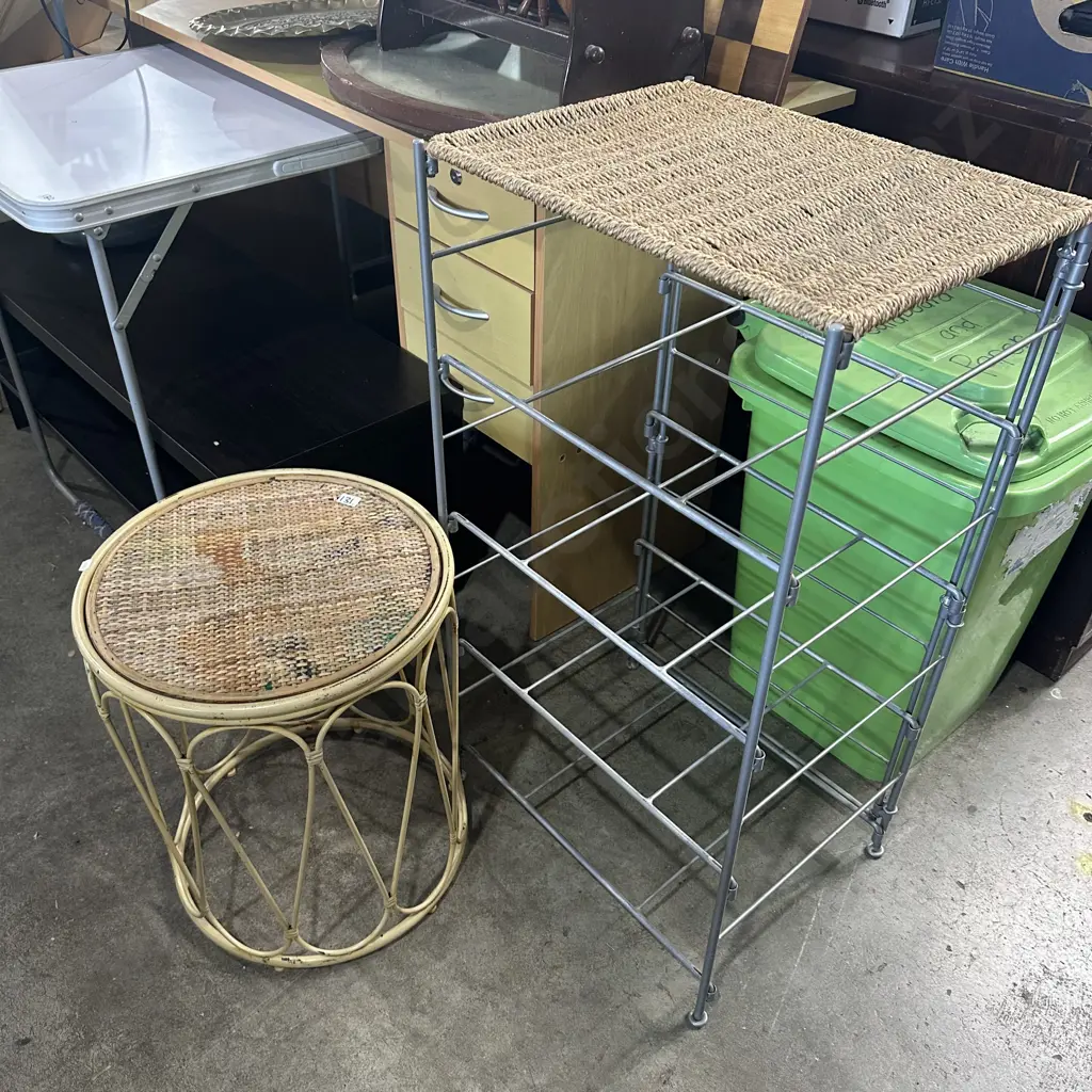 2 wire stands Image 1++