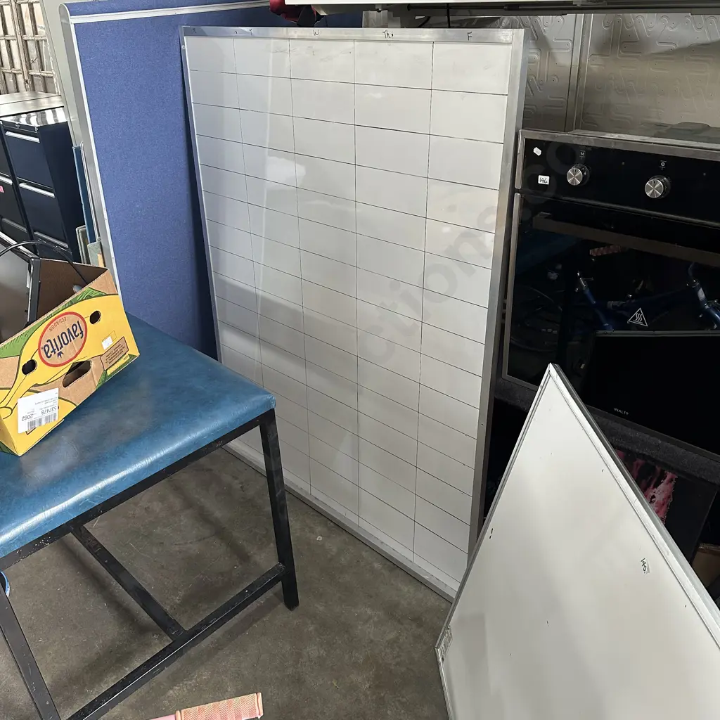 2 white boards Image 1++