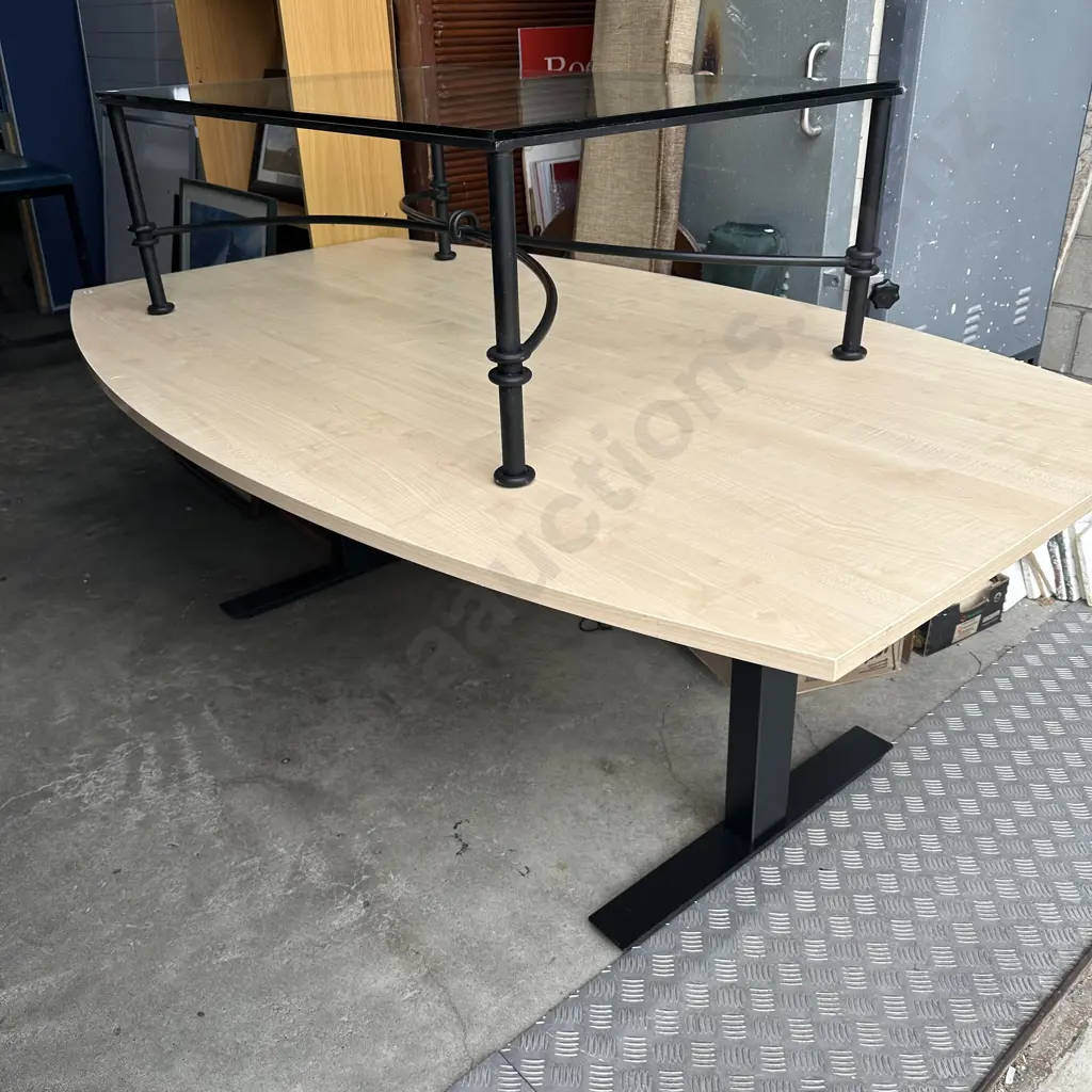 tidy 6 person board table Image 1++