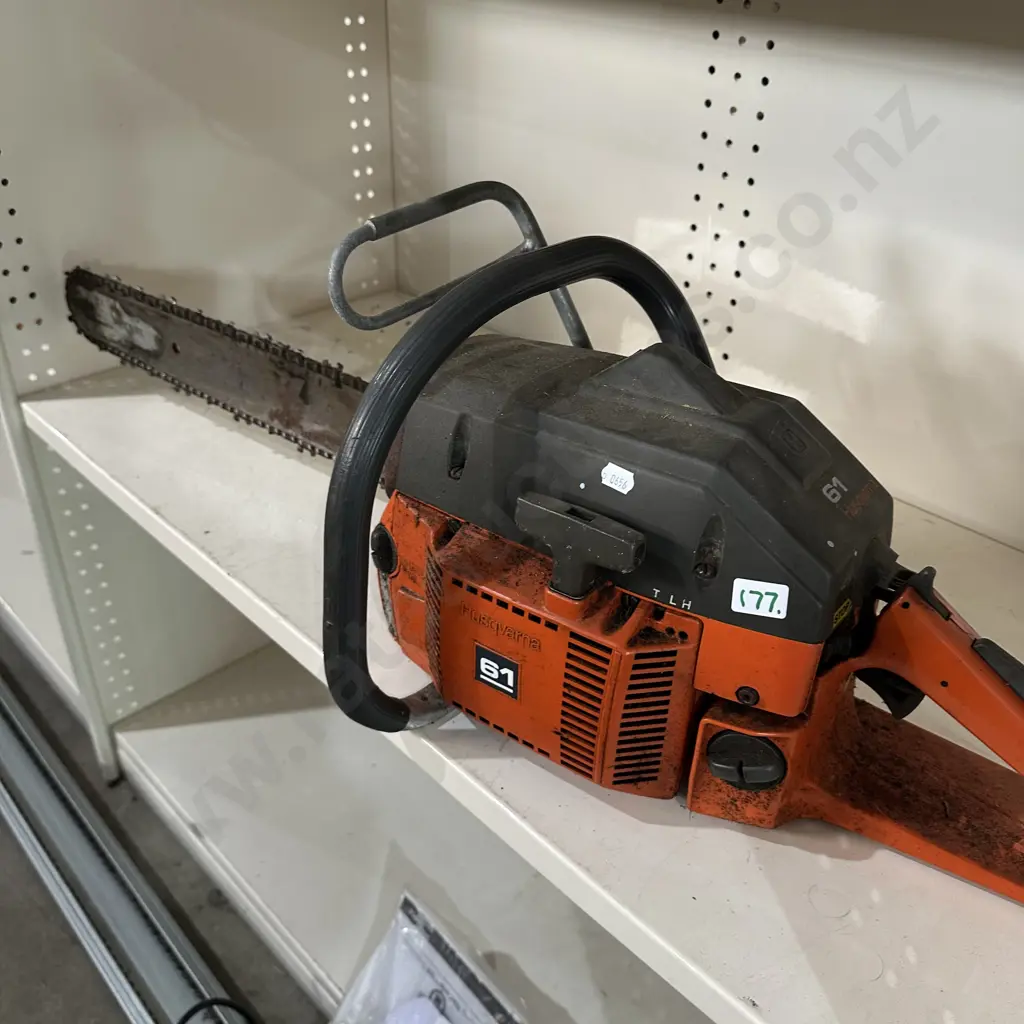husky 61 chainsaw - sold as working Image 1++
