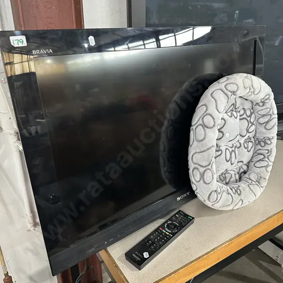 Sony 32inch TV on wall bracket plus pet bed