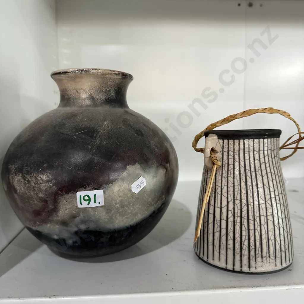 2 pottery vases Image 1++