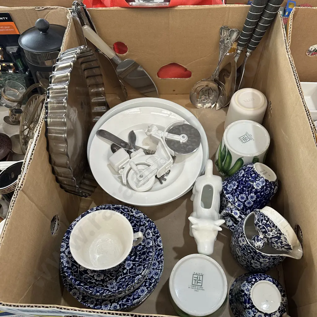 Box lot including English china, silverware and quiche dish etc. Image 1++