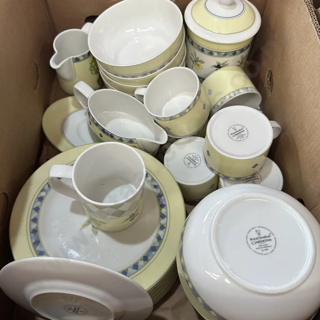Royal Doulton Garmina dinnerware. Image 1++