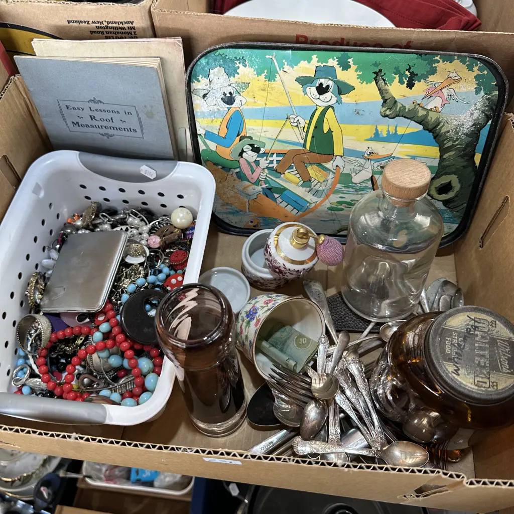 Box lot of costume jewellery, silver spoons and a bank note etc. Image 1++
