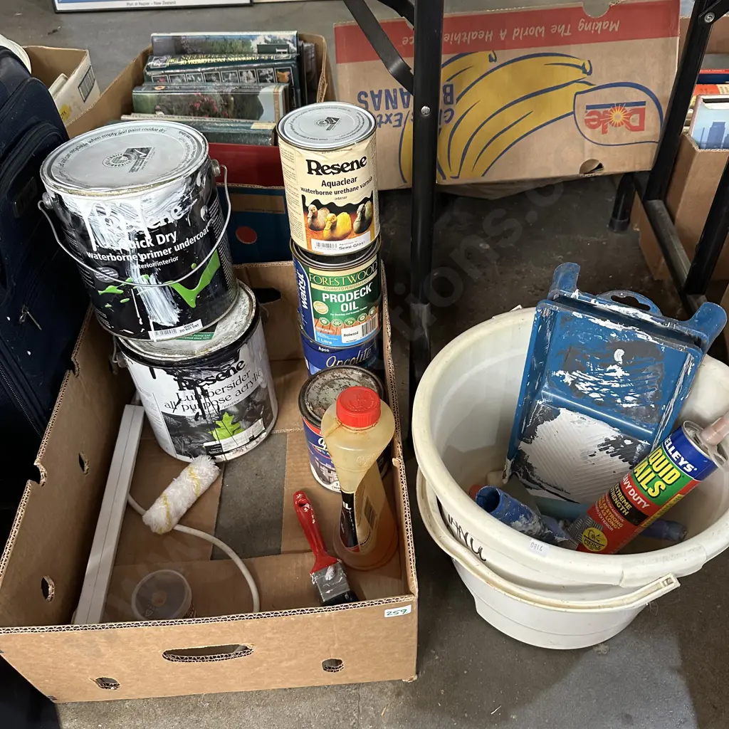 Box and bucket of paint and accessories. Image 1++