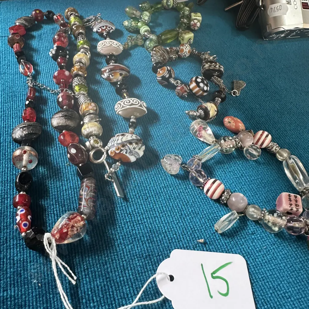 glass bead necklace and bracelets Image 1++