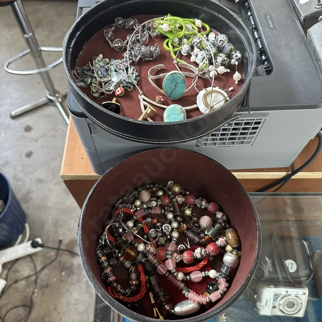 large leather jewellery box and contents Image 1++