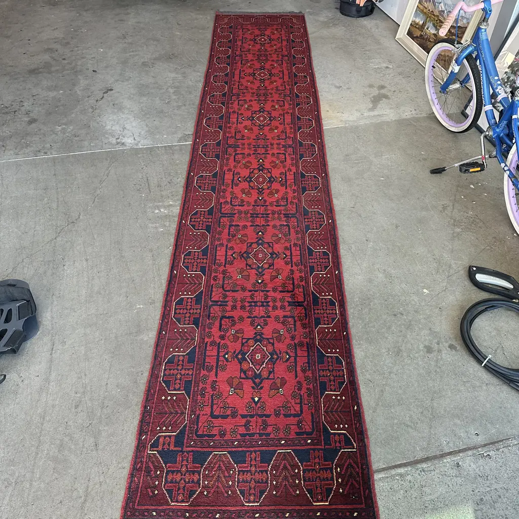 Persian hall runner excellent condition 3900 x 700 Image 1++