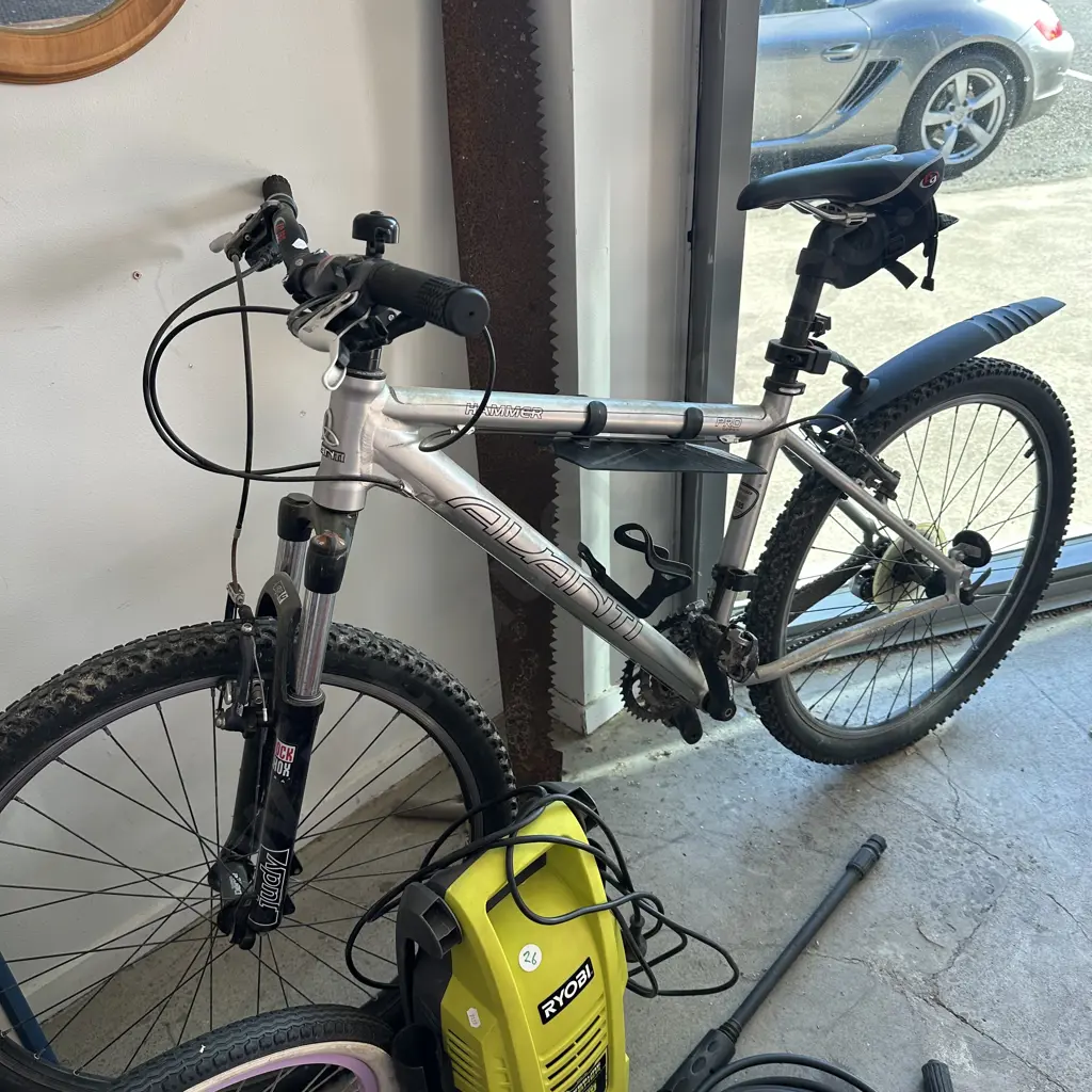 Avanti hard tail bike, with after market rock shox & handle bars Image 1++