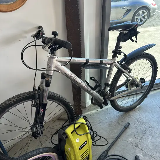 Avanti hard tail bike, with after market rock shox & handle bars