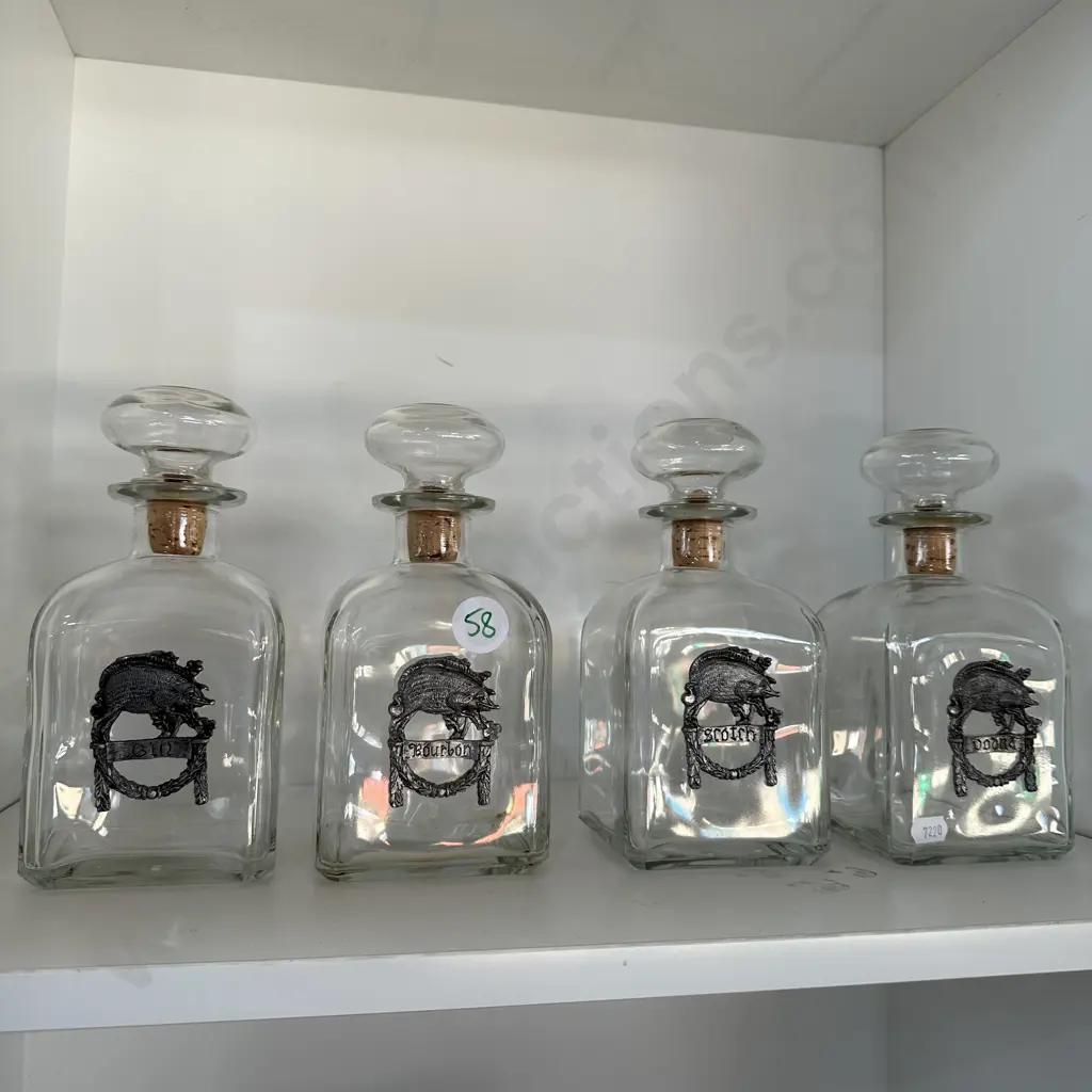 set of 4 Italian glass decanters Image 1++