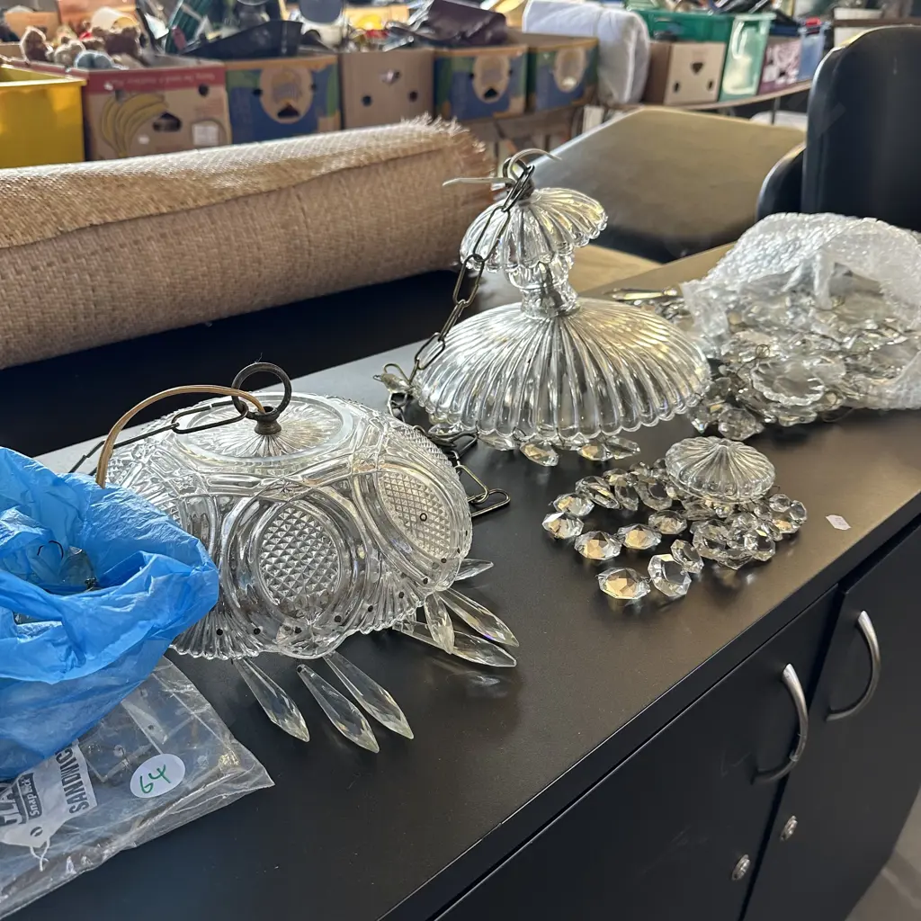 2 vintage chandelier light fittings Image 1++