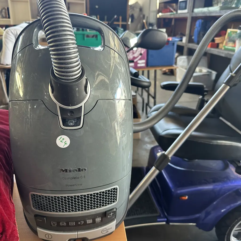 Miele complete C3 vacuum cleaner Image 1++