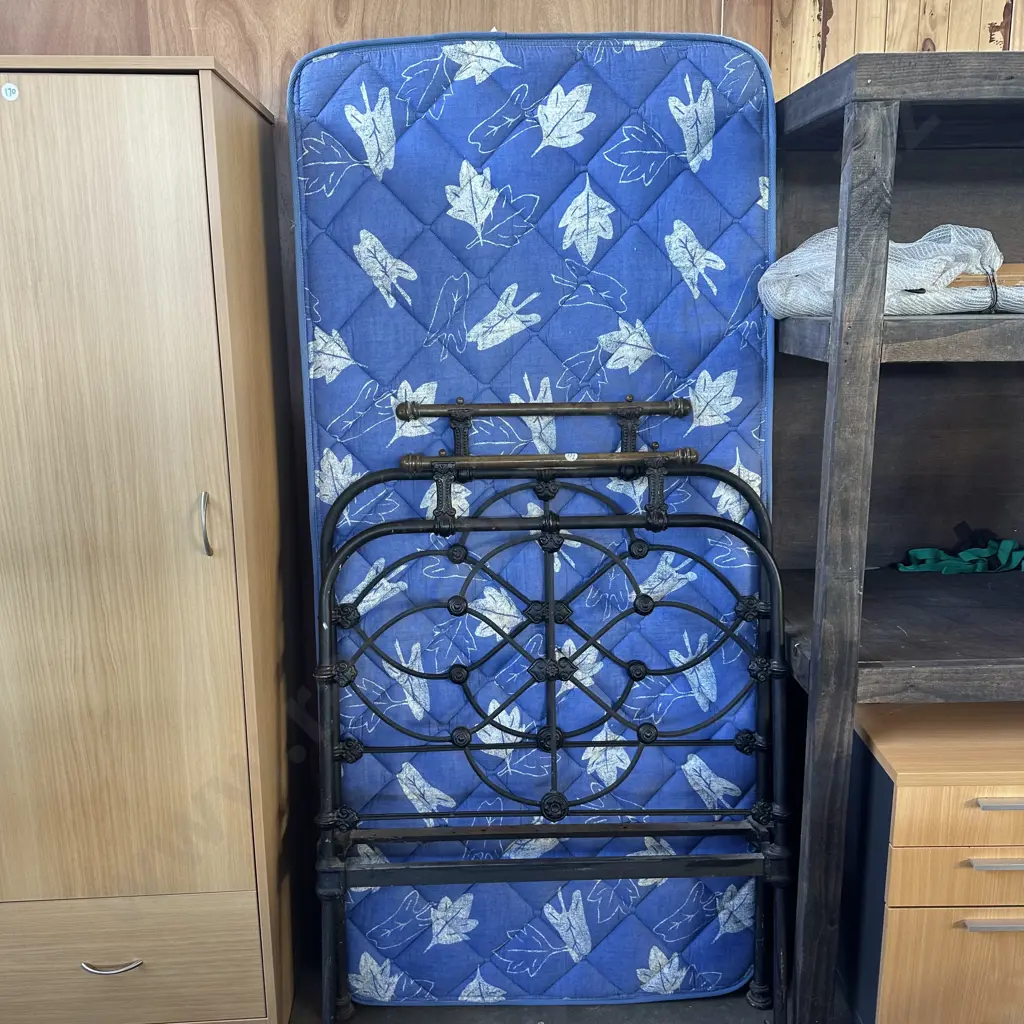 Brass & Iron single bed - good condition mattress Image 1++