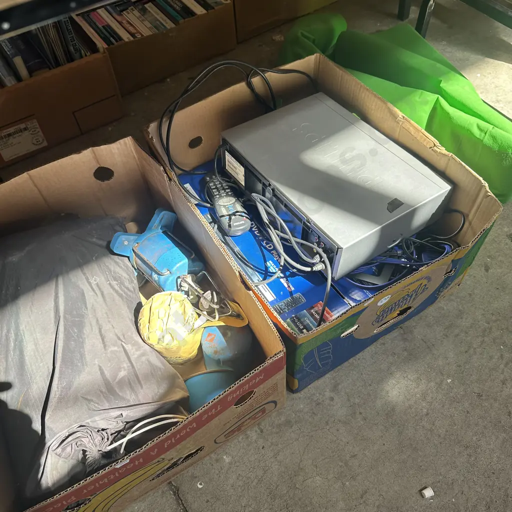 2 boxes, tent, gas cooking, DVD player, VHS, material, leads Image 1++