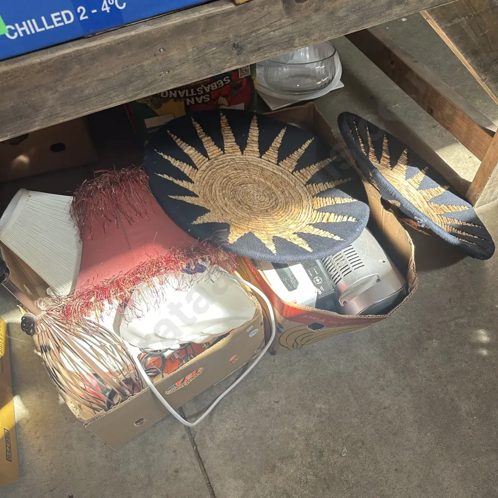 Pr wicker platers, electricals, lamps etc Image 1++