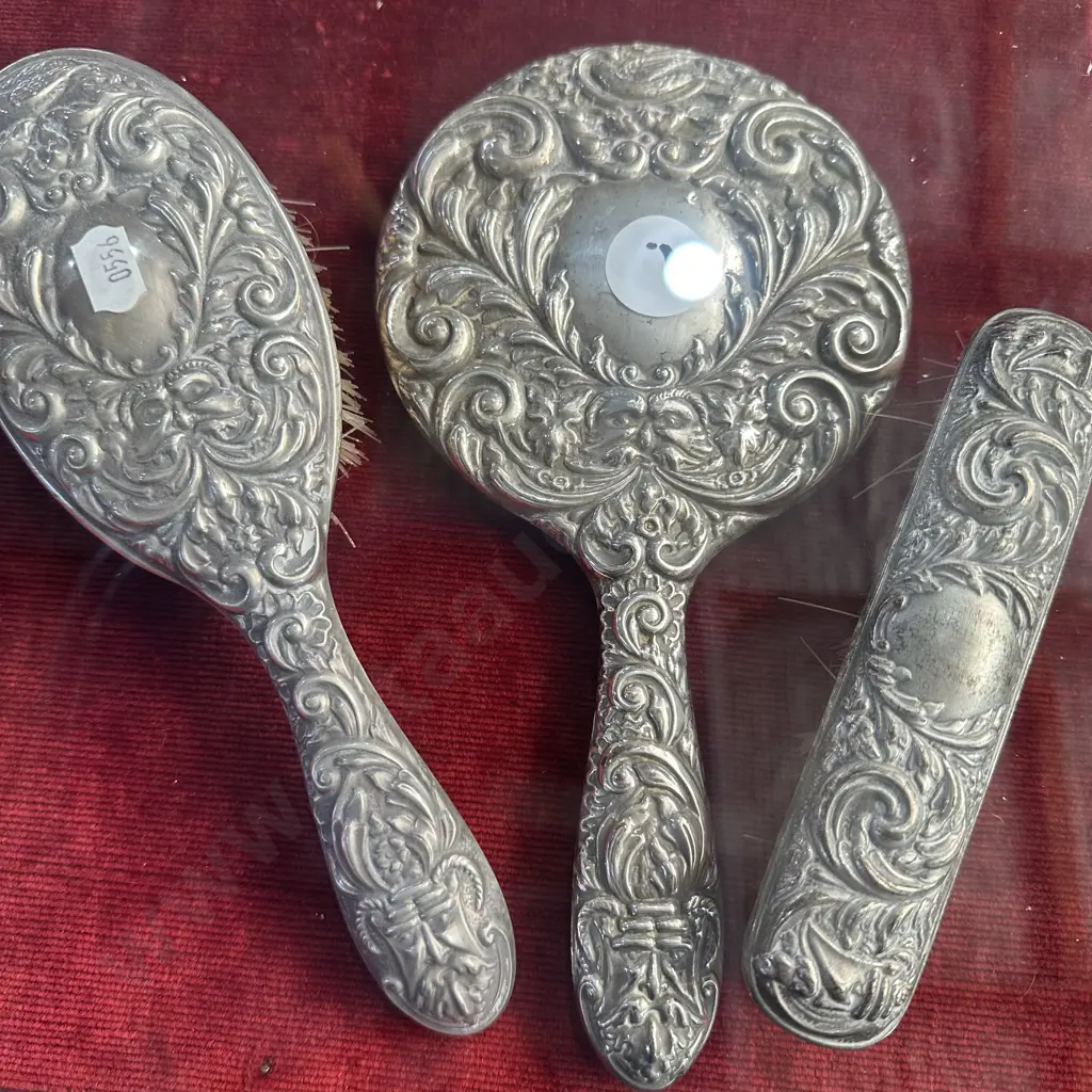 Sterling silver dressing table set (mirror detached) Image 1++