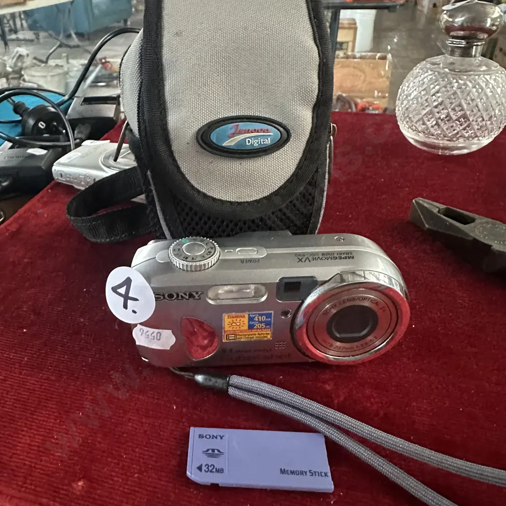 Sony Cyber-shot camera, case & memory stick Image 1++