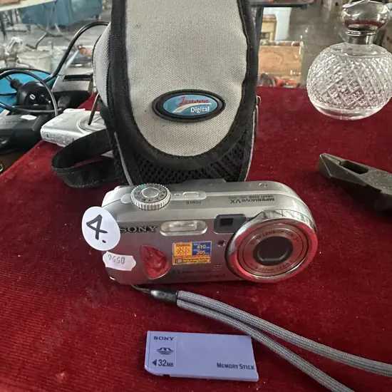 Sony Cyber-shot camera, case & memory stick
