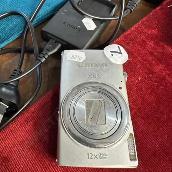 Sony Cyber-shot camera, case & memory stick