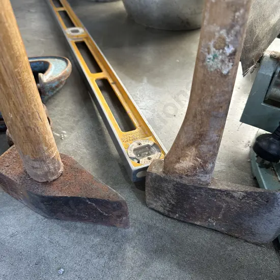 splitter, axe, level