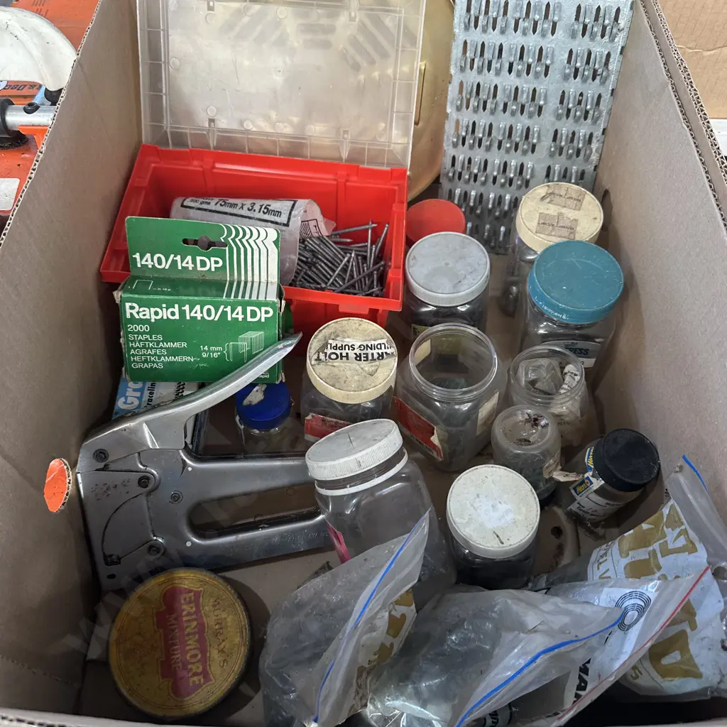 stable gun and nails etc Image 1++