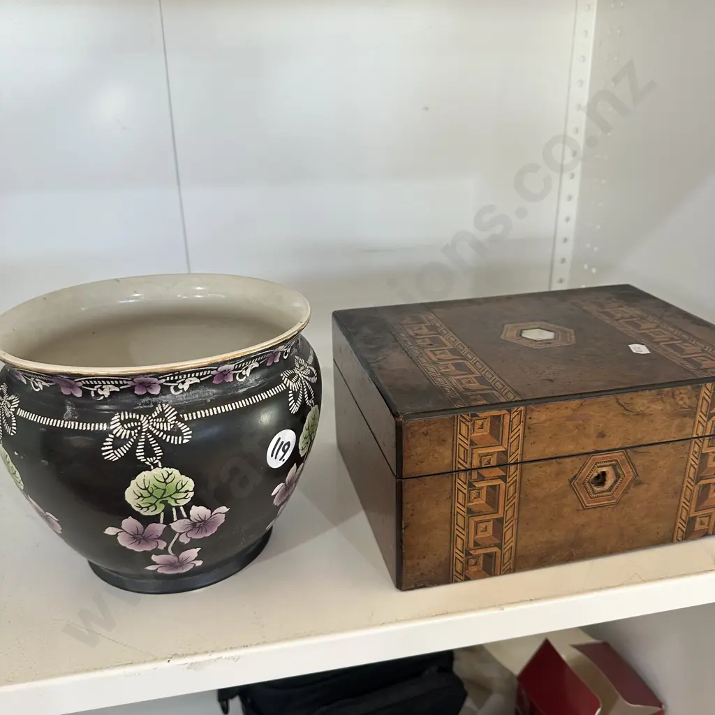 wooden box and Shelly planter  AF Image 1++