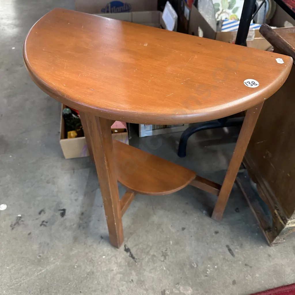 half round table Image 1++