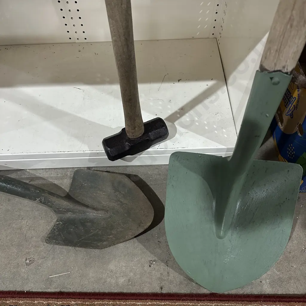 shovel, shovel head and sledge hammer Image 1++