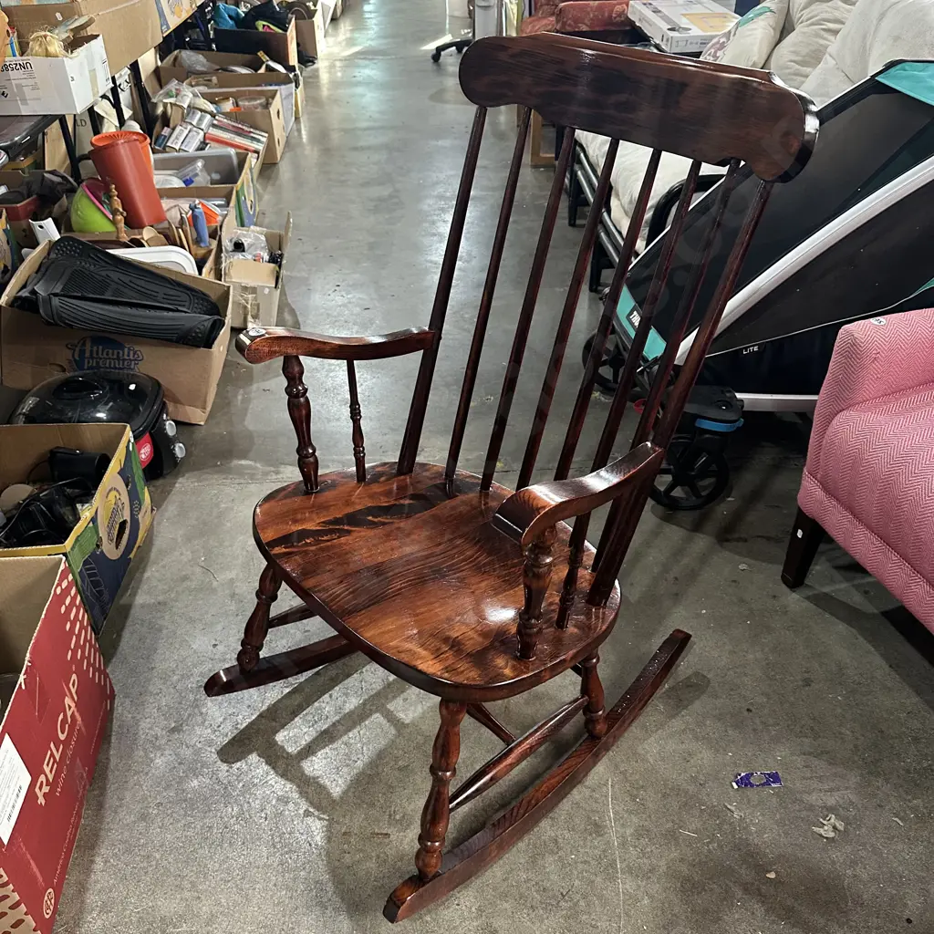 spindle back colonial style wooden rocking chair Image 1++