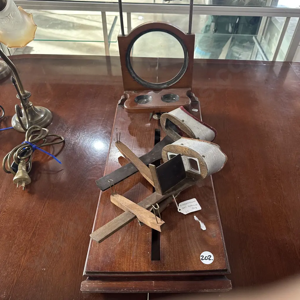 stereoscope from 1904 Image 1++