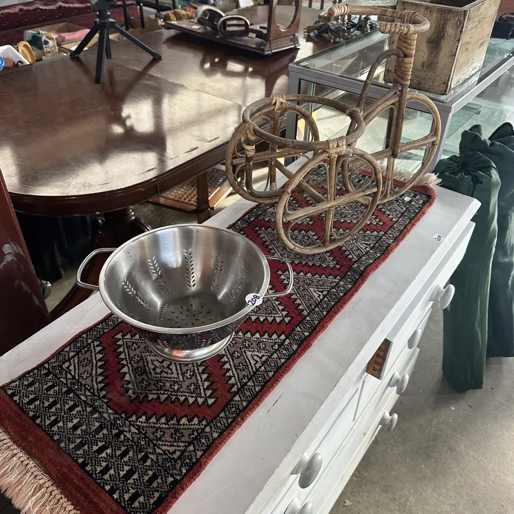 small persian mat, planter and colinder Image 1++