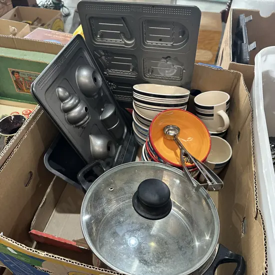 Box lot baking moulds, lidded pot plus small ice cream scoop etc.