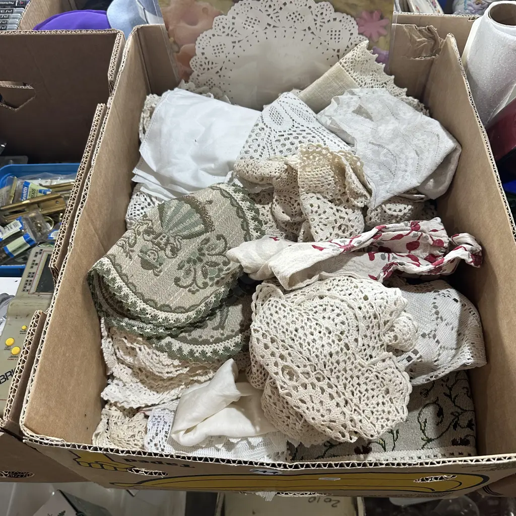 Box lot of doylies Image 1++