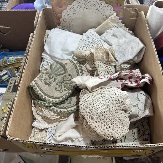 Box lot of doylies