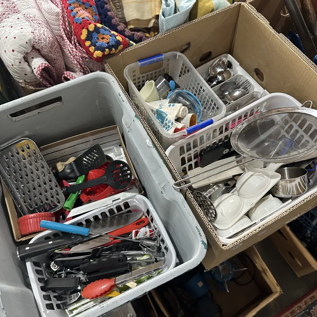 Two boxes cutlery and utensils etc. Image 1++