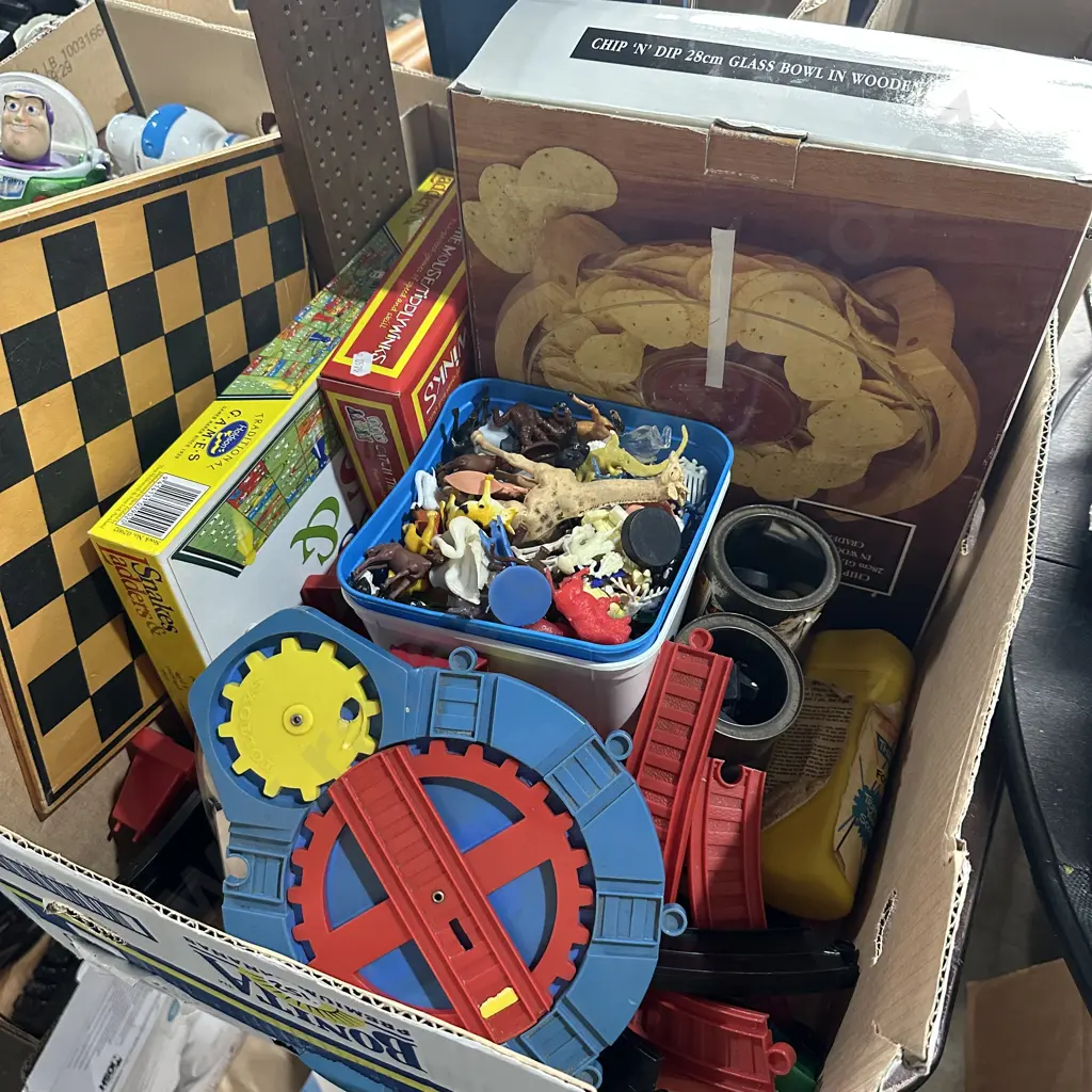 Box lot of games, plastic animals, glass bowl etc. Image 1++
