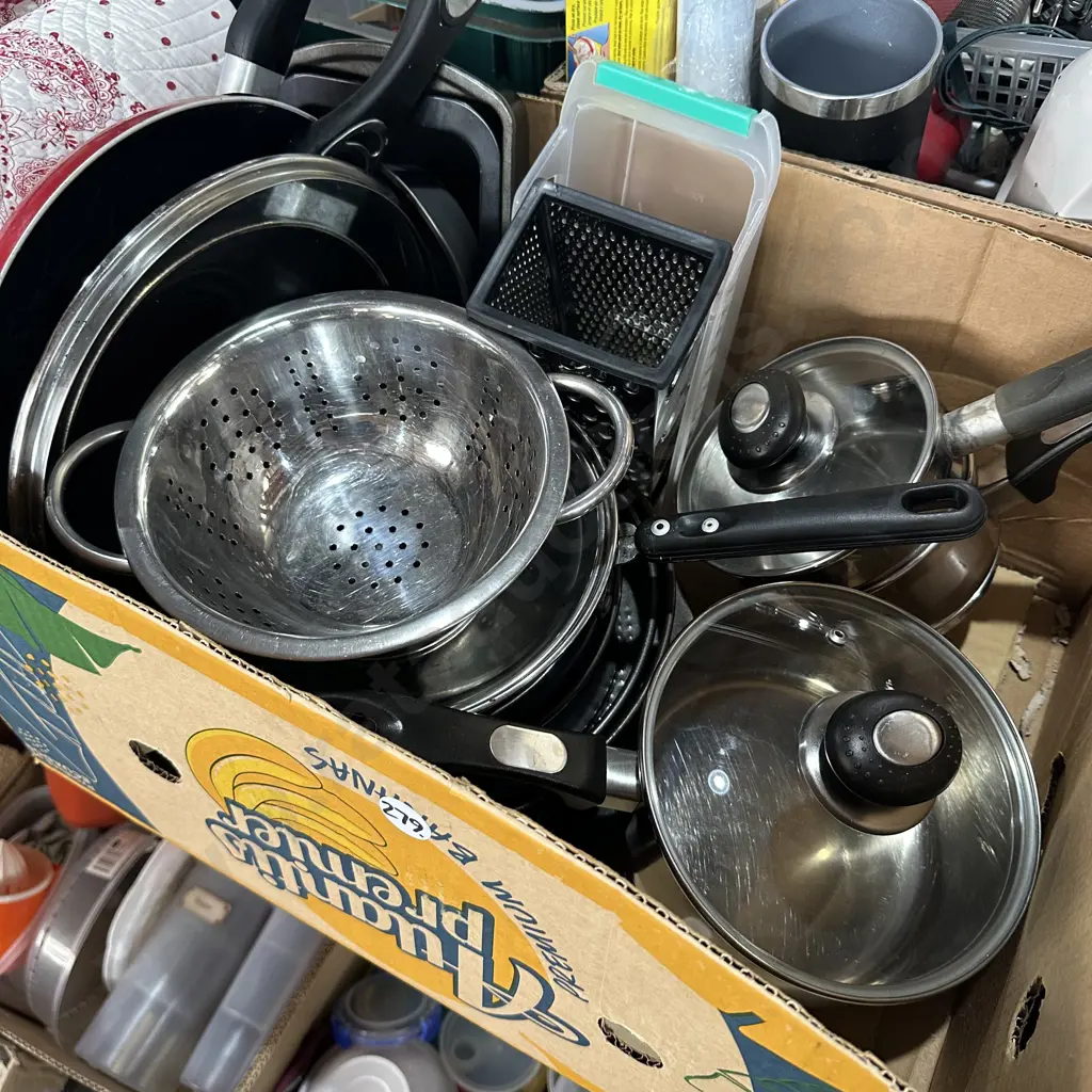 Box of lidded pots, baking, frying pans etc. Image 1++