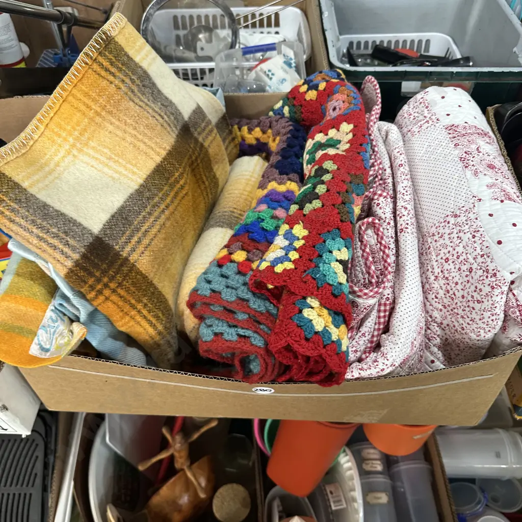 Box of assorted blankets Image 1++
